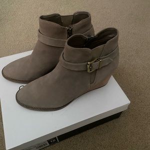 Blondo waterproof wedge booties